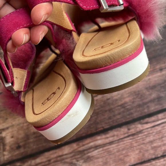 UGG | Holly Fusion Leather Sheepskin Sandal in Cerise - Picture 14 of 14